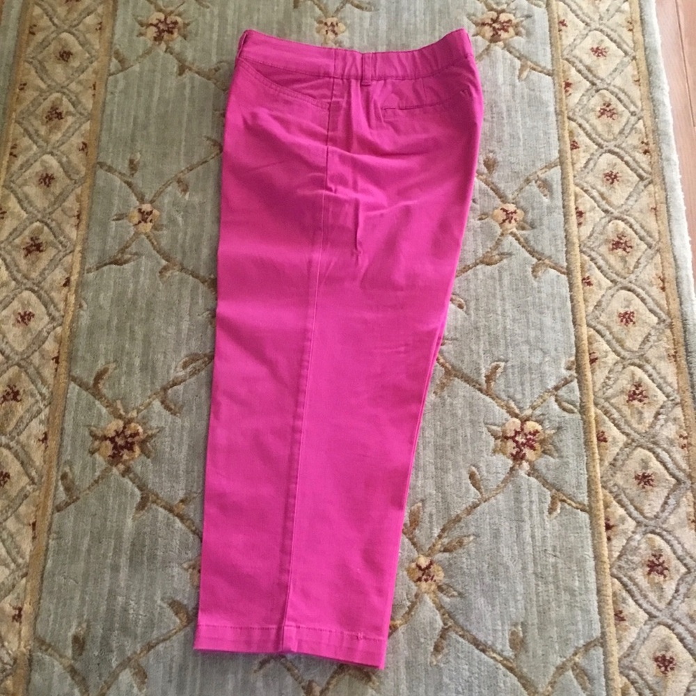 Women’s Croft & Barrow Raspberry Capris